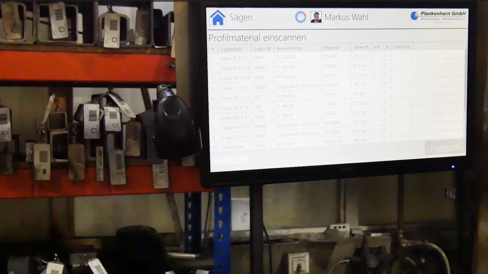 Standbild aus dem Video: Bildschirm „Profilmaterial einscannen“ an der Säge bei der Plankenhorn GmbH